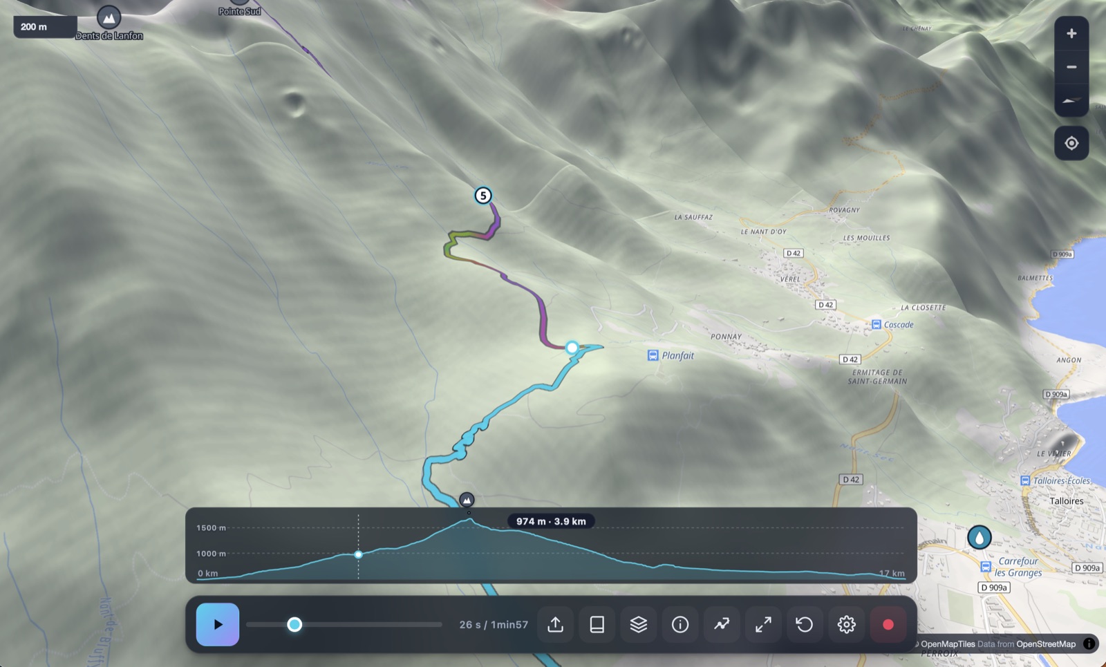 GPX Map 3D — o perfil de elevação com marcadores de nascer/pôr do sol e gradiente de inclinação por segmento.